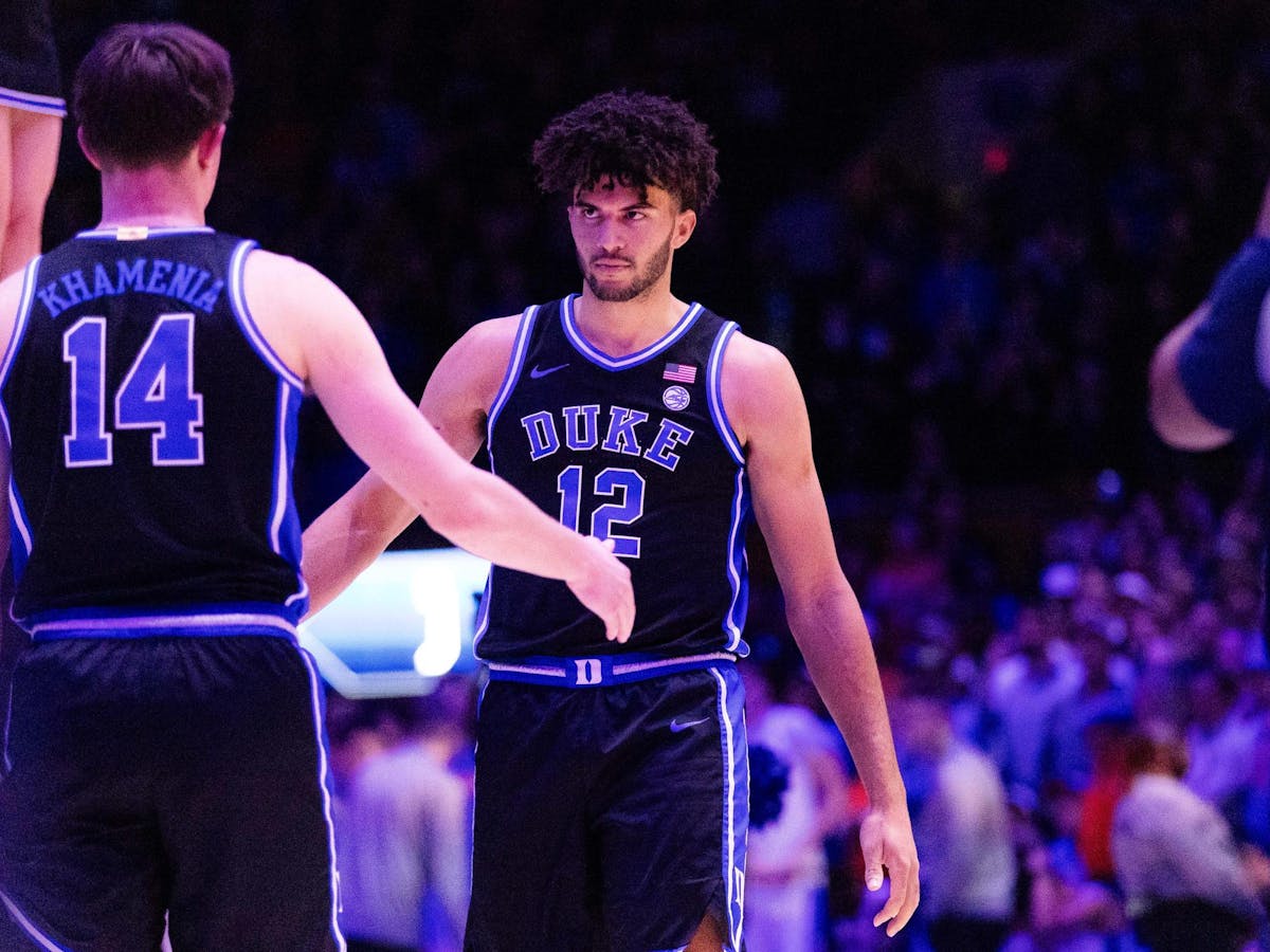 They Told Duke Cassell Would Be Brutal — And It Was. Shots Didn’t Fall, the Crowd Roared, Momentum Swung. So the Blue Devils Did What Tough Teams Do: Locked In on Defense, Owned the Paint, and Walked Out With a Gritty ACC Win.” Full story below ⤵️