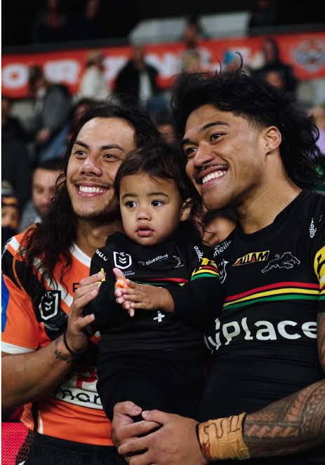 BROTHERHOOD BROKEN? 🚨  He trusted his boy… until he found out the woman in his arms once belonged to his mate. Now fans are STUNNED as Jarome Luai is seen with Moses Leota’s family — and whispers about the child’s identity have everyone asking: was this love… or the ultimate betrayal? 😳